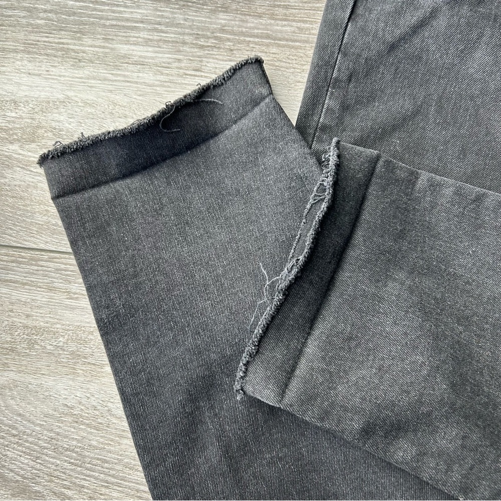 Gap Mid Rise Girlfriend Jeans  in Black Wash - Picture 5 of 15